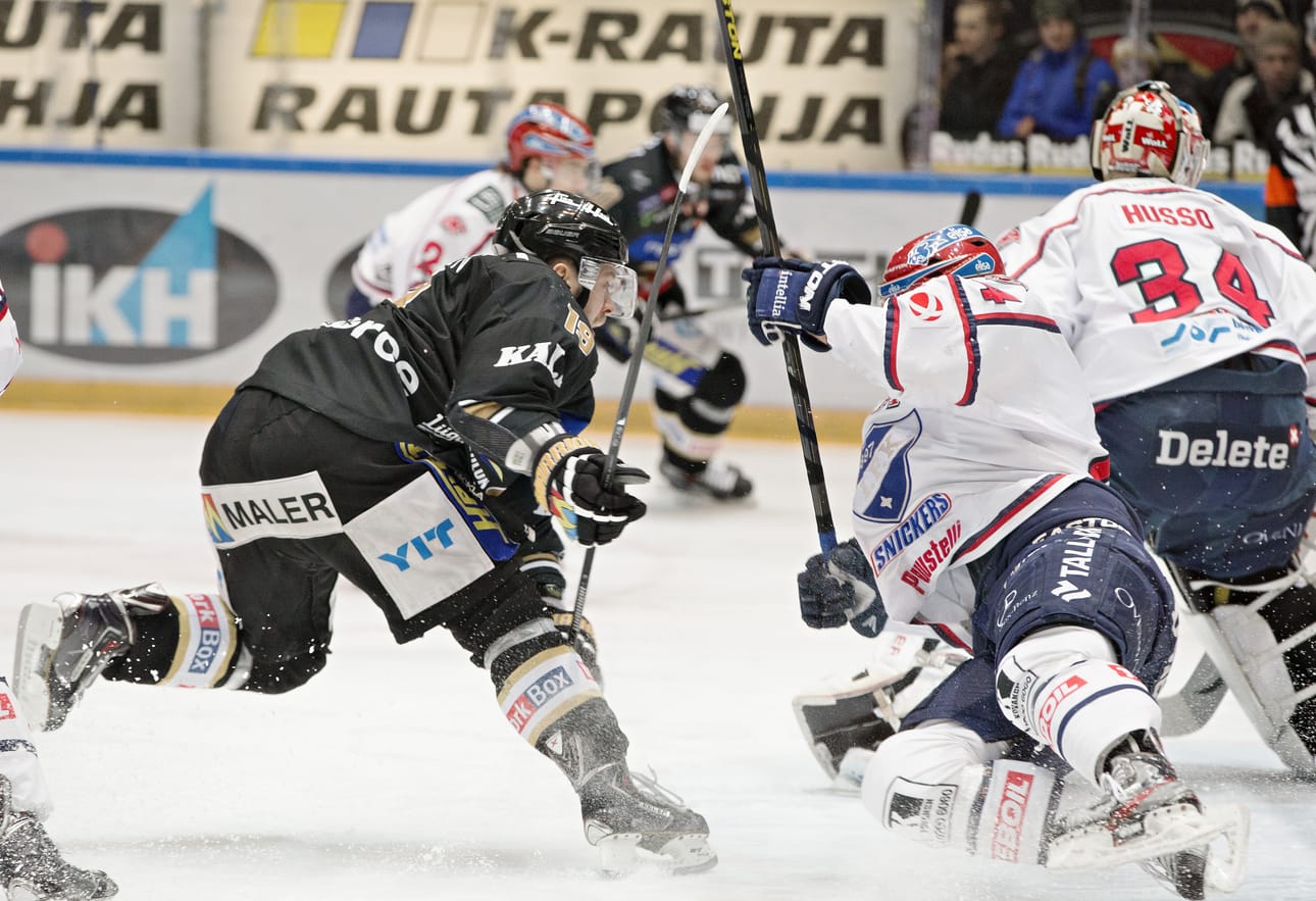 Kärpät ja HIFK kohtasivat Raksilassa lauantaina. Huhujen mukaan ottelua olisi ollut katsomassa puolustaja Adam Masuhr.