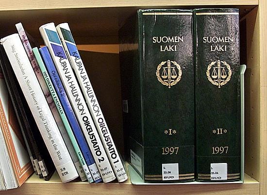 Naisten tekemiä lievempiä seksuaalisia hyväksikäyttöjä ei ainia mielletä rikoksiksi.