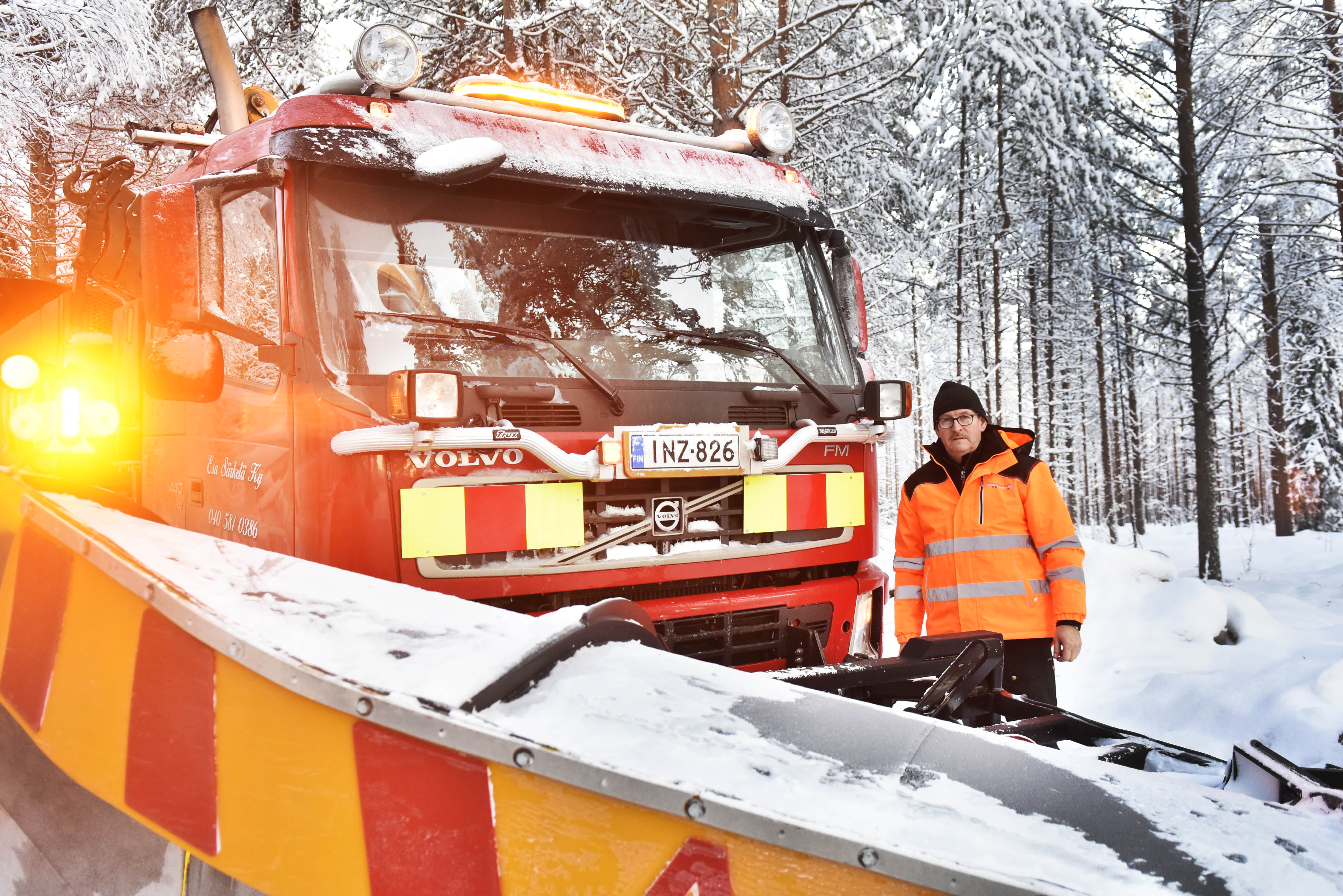 Vuoden yrittäjänä Taivalkoskella palkittu Esa Särkelä toimii kuorma-autoilijana, jäteyrittäjänä ja rakennustoiminnassa.
