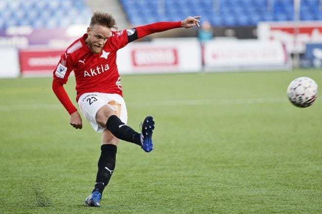 Tämä herra pitää pitää kurissa, jos SJK mielii saada kotivoiton. Takavuosien maajoukkuetähti Mika Väyrynen on HIFK:n pelin sielu. Kuva Roni Rekomaa