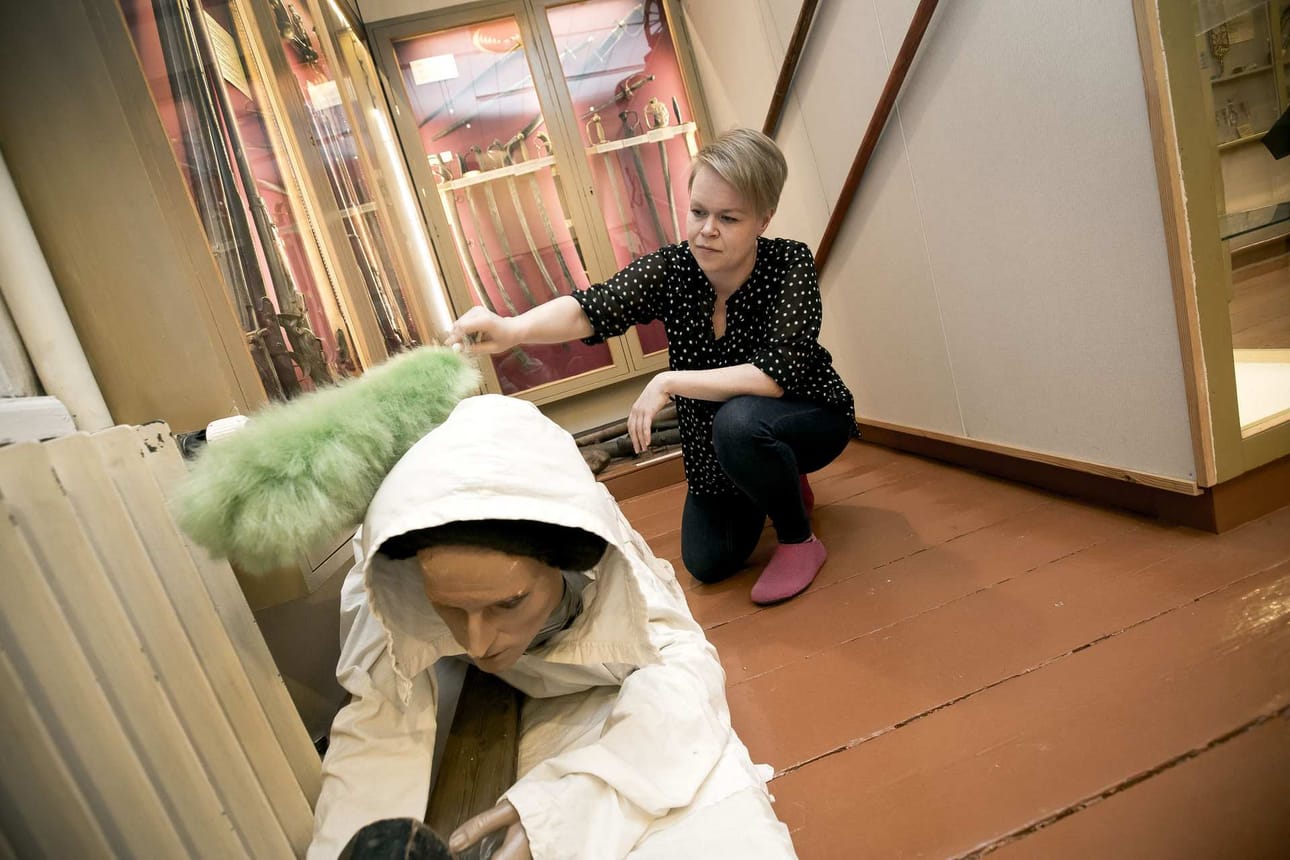 Hylkeenpyytäjän päälle kertynyt pöly vaihtaa huiskan väriä nopeasti.