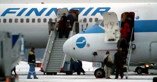 Finnair neuvottelee puolestaan yli tuhannen työntekijän vähentämisestä.