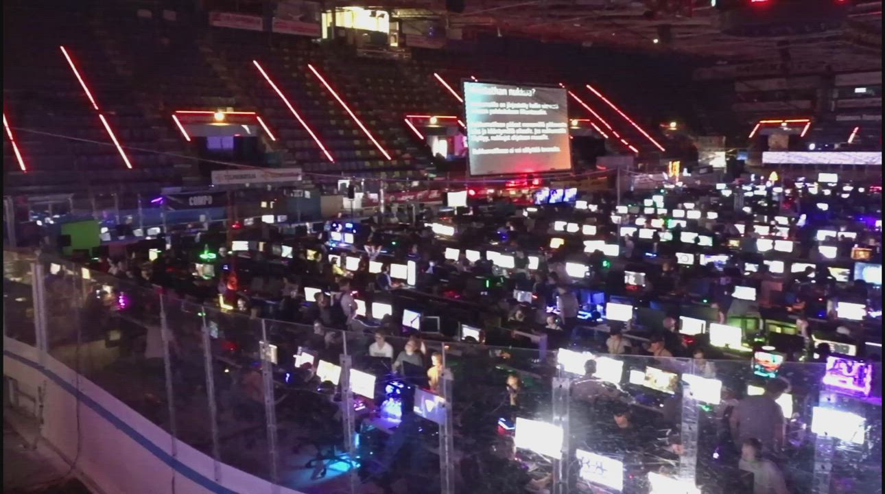 Katso video verkkopelitapahtuma Vectoramasta Oulun jäähallissa