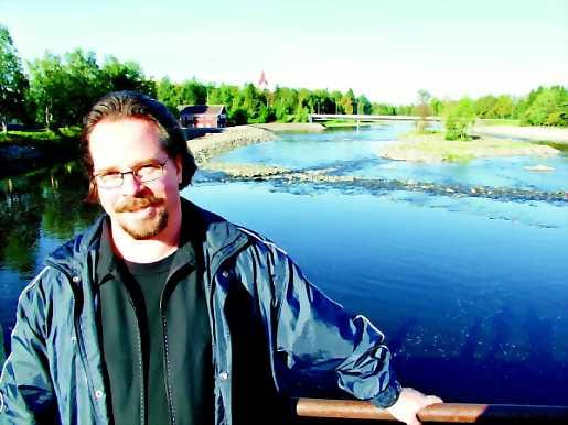 Joki komistuu. Ympäristösihteeri Tapio Koistinahon mukaan kaupungin keskustassa jokimaisema voi olla rakennetun näköinen. Kalajoen maisema tulee kuitenkin ajan saatossa muuttumaan luonnonmukaisemmaksi ja vihreämmäksi.