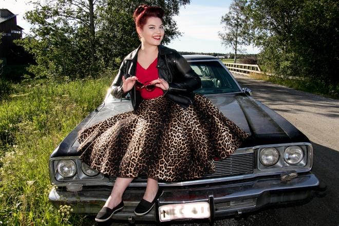 Justiina Luukaslammi on paitsi pinup-malli niin myös taitava laulaja, joka pyrkii nytkin mukaan Voice of Finlandiin. Tyylinä on 50-luvun vintage. KUVA: JORMA HAVULA