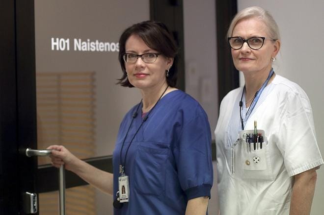 Sirkka-Liisa Dunder-Kuusisto ja Maria Rajamäki arvostavat palautetta. KUVA: HEIKKI HAKANEN