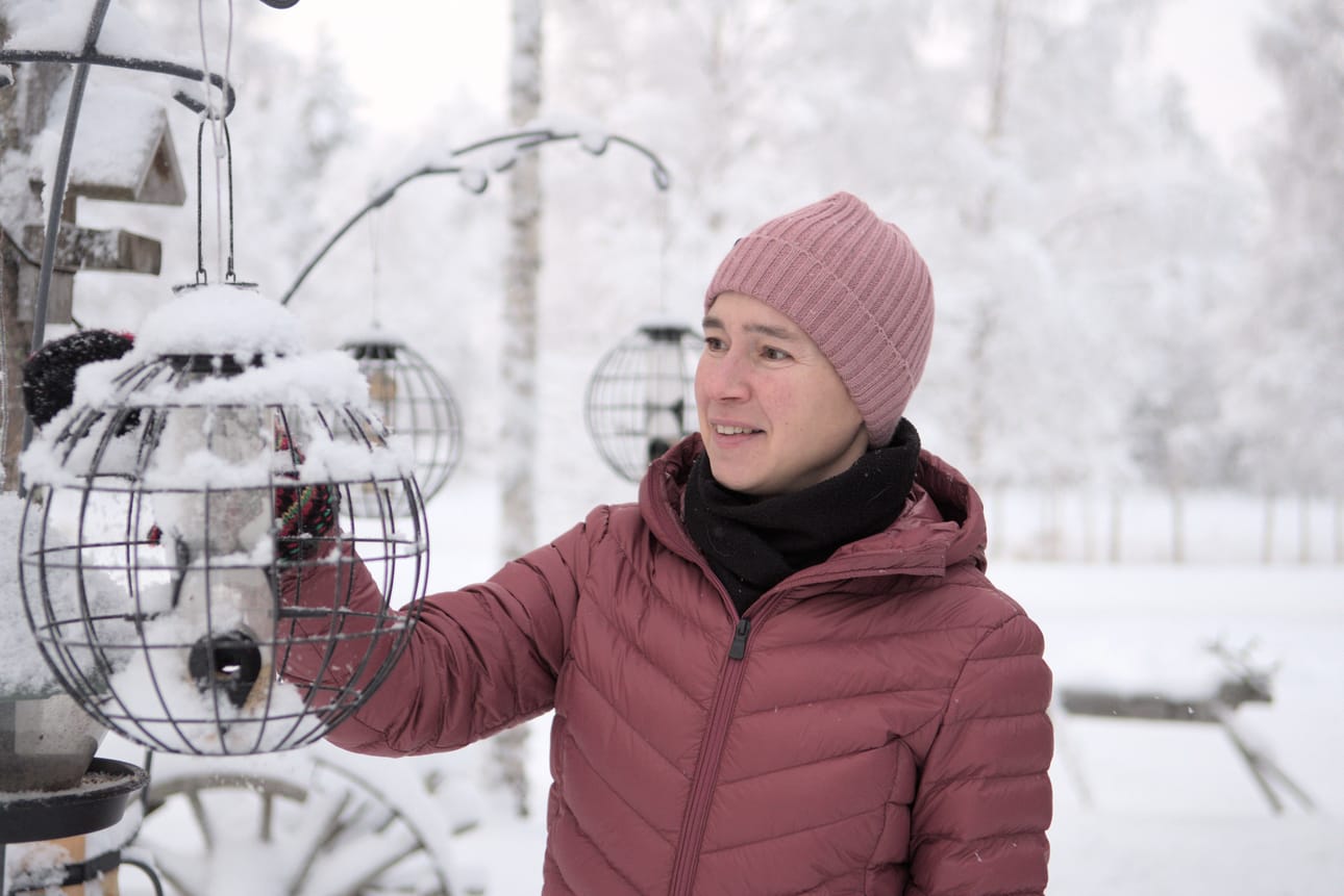 Naturpoliksen hankekoordinaattori Anna Saarelalle taivaan ilmiöt on yhdistävänä teemana mieluinen – onhan hän itsekin lintuharrastaja.