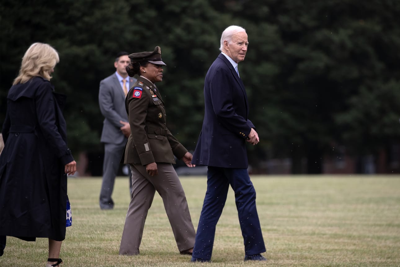 Yhdysvaltain presidentti Joe Biden vierailee ensi viikon torstaina Suomessa käydessään ensin Naton huippukokouksessa Liettuan Vilnassa. Biden nousi muutama päivä sitten vaimonsa Jill Bidenin kanssa Marine One -helikopteriin lähtiessään viettämään viikonloppua presidentin maaseutuhuvilaan Camp Davidiin.