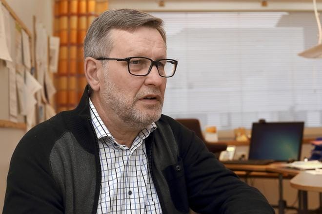 Seinäjoen kotihoidon johtaja Jaakko Kontturi on ollut luomassa niin ikäkeskusta kuin kotihoitoa ja sen palveluja. Seinäjoella on toimittu ennakkoluulottomasti. Kontturi on jäämässä eläkkeelle. KUVA: HEIKKI HAKANEN