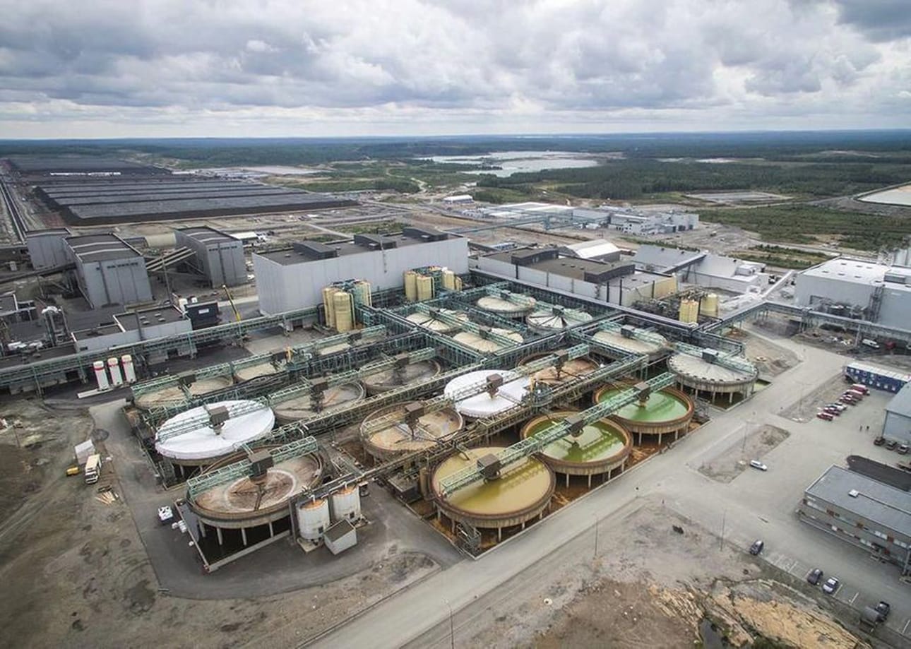 Terrafame on laskenut, että uraanin talteenottolaitos työllistää Kainuussa suoraan 30 henkilöä ja välillisesti 50. Tämä on Kainuulle erittäin iso asia, kun siihen lasketaan vielä mukaan akkukemikaalitehtaan sadat uudet työpaikat.