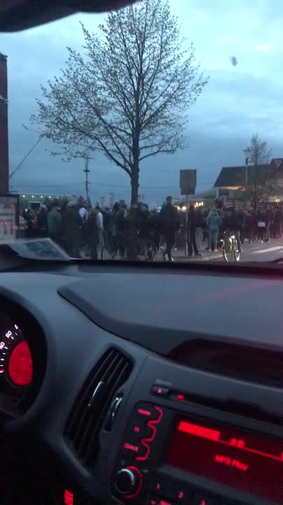 Oulun torinranta täyttyi juhlivista ihmisistä