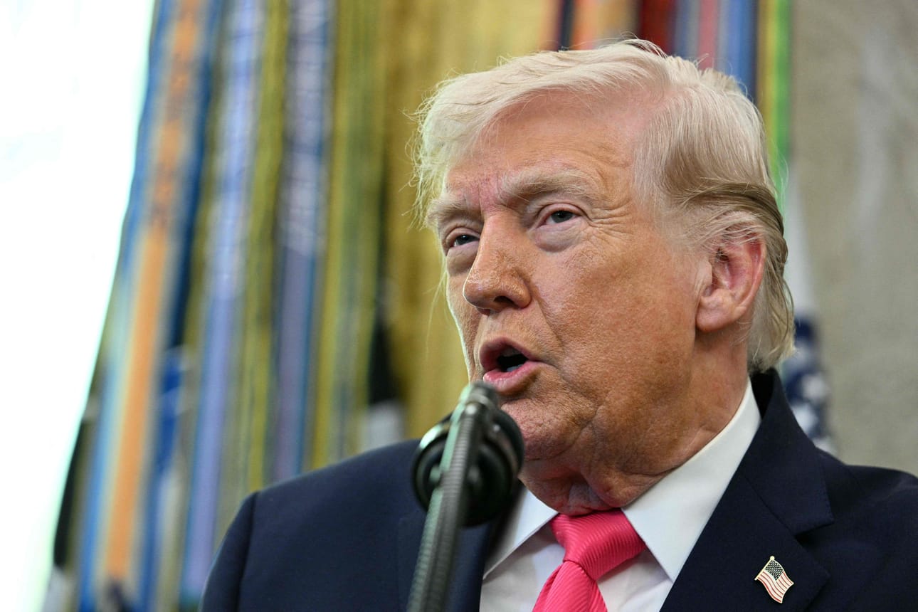 Donald Trump sanoi Suomen aikaa maanantain vastaisena yönä julkaistussa Financial Timesin haastattelussa, että Yhdysvallat voisi vallata helposti Iranille kuuluvan Khargin saaren.