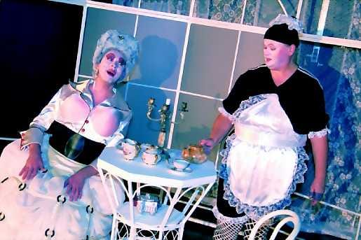 Miss Todd ja Laetitia. Pauli Löija ja Eila Toikka ovat äänellisesti komeita ja osuvia myös näyttelemisessä.