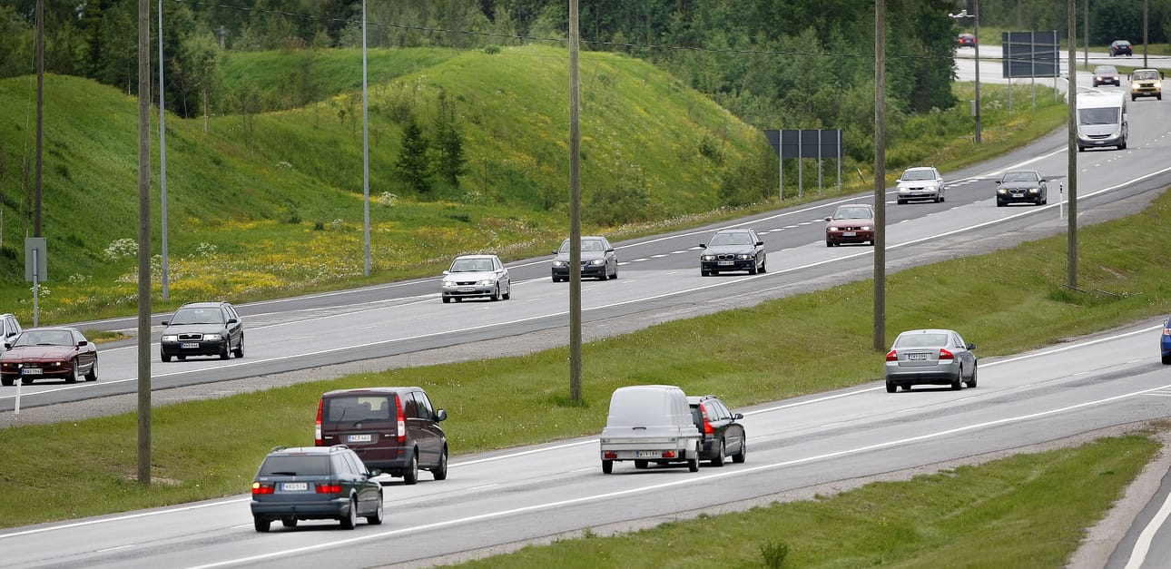 Juhannuksen menoliikenne on ollut sujuvaa Oulussa torstaina. Arkistokuva.