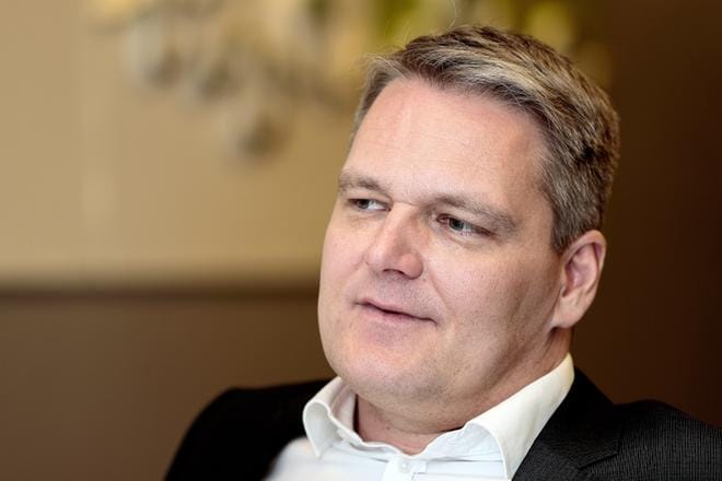 Viime vuoden lopulla Helsingin pörssiin listautunut Oma Säästöpankki on päässyt hyvään kasvuvauhtiin. Toimitusjohtaja Pasi Sydänlammi on erityisen tyytyväinen siitä, että kasvu on pystytty tekemään kannattavasti. ARKISTOKUVA: MATTI HAUTALAHTI