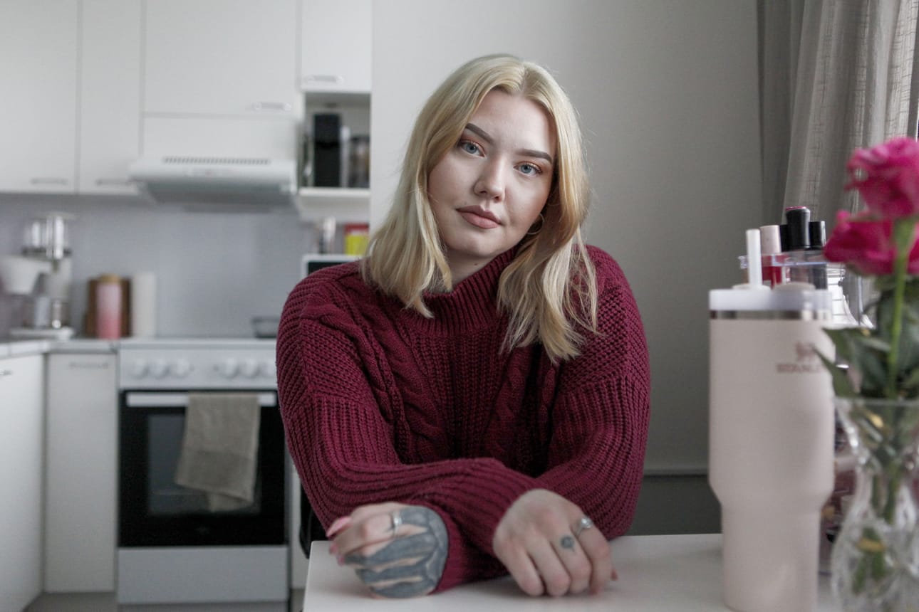 Elina Malon mukaan sosiaalinen media on paikka, jonne kaikilta nuorilta pitäisi olla pääsy kielletty.