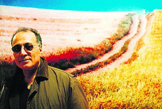 Abbas Kiarostami on Iranin tunnetuimpia elokuvantekijöitä. Sodankylän elokuvafestivaalien yksi kuuluisimmista vieraista sai elokuvansa Ystäväni talo Oulun elokuvakeskuksen Studion esitykseen jo vuonna 1990, kun iranilainen elokuva vasta oli lyömässä läpi länsimaissa.