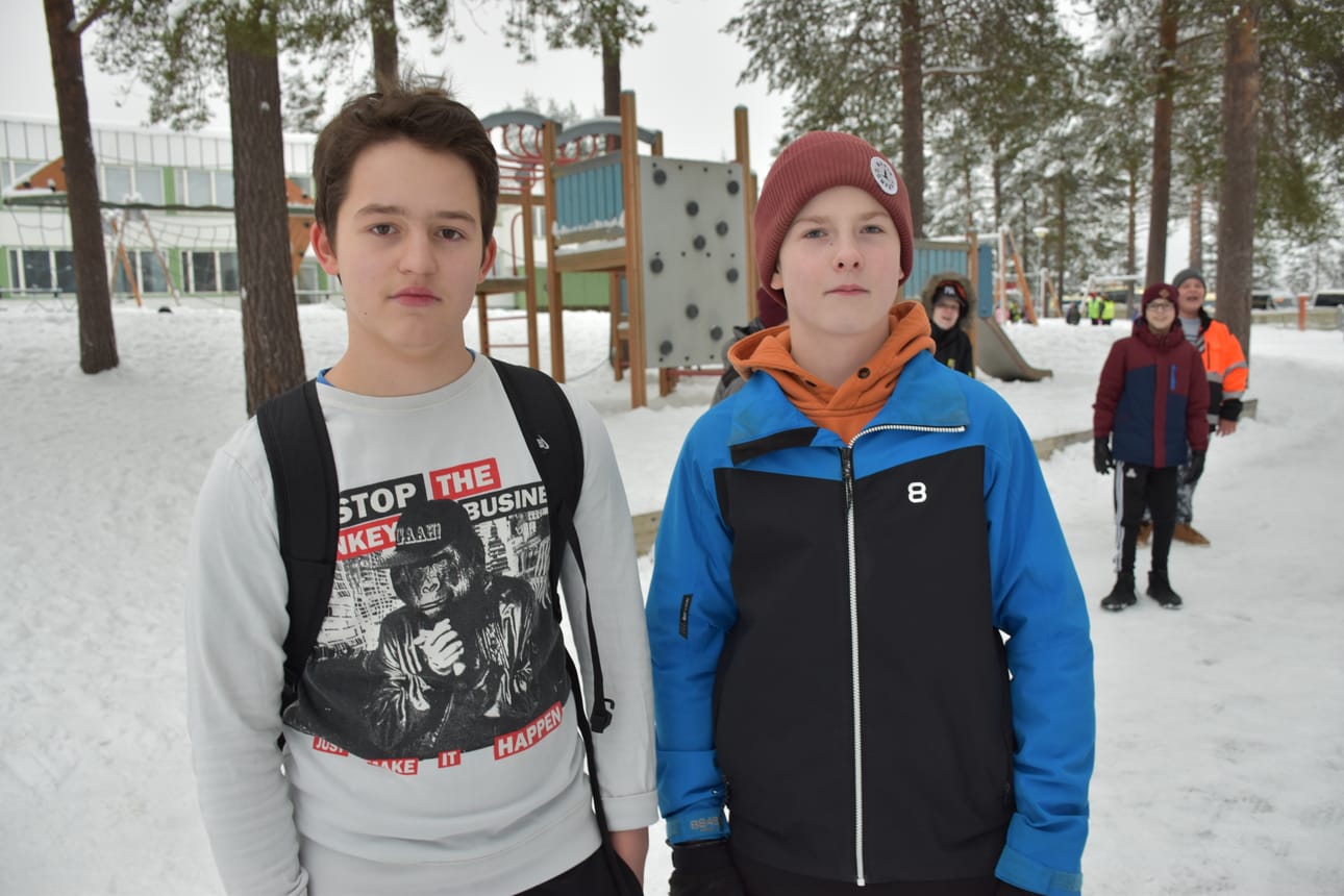 Atte Säkkinen (oik.) ja Elias Ratcliffe harrastavat liikuntaa.