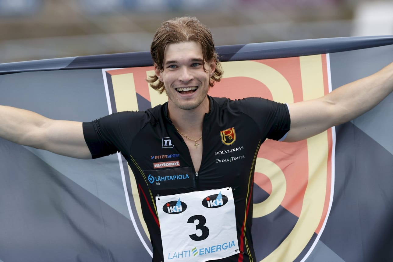Miesten 100 metrin juoksu Lahden Kalevan kisoissa päättyi Santeri Örnin yllätysvoittoon. LEHTIKUVA / Pepe Korteniemi