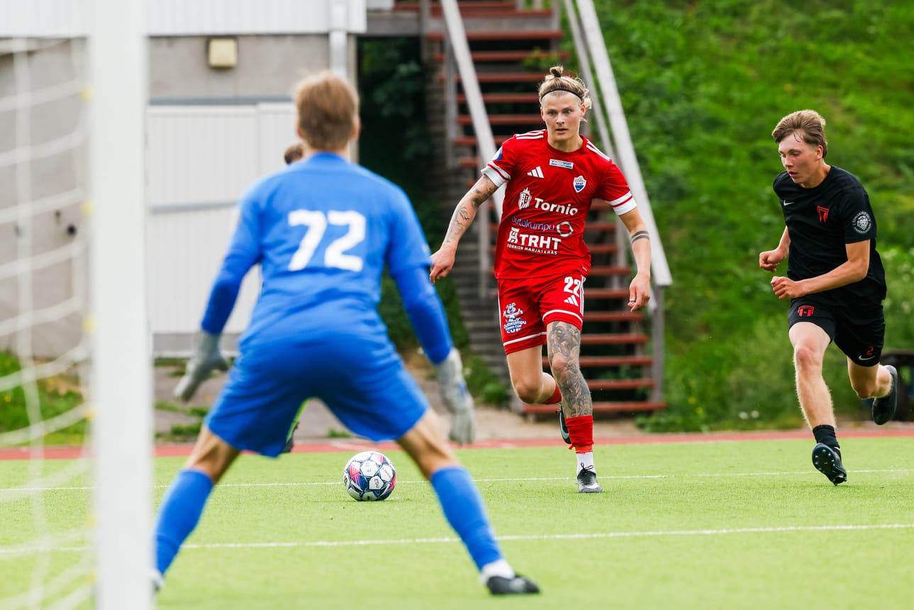 TP-47:n Elias Lantto teki voitto-osumaksi jääneen 2–1 maalin Närpiön Kraftia vastaan. Arkistokuva.