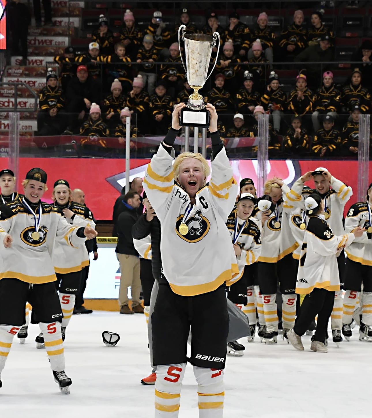Kärppiin Aleksi Ikola siirtyi pelaamaan mennessään yläasteelle.