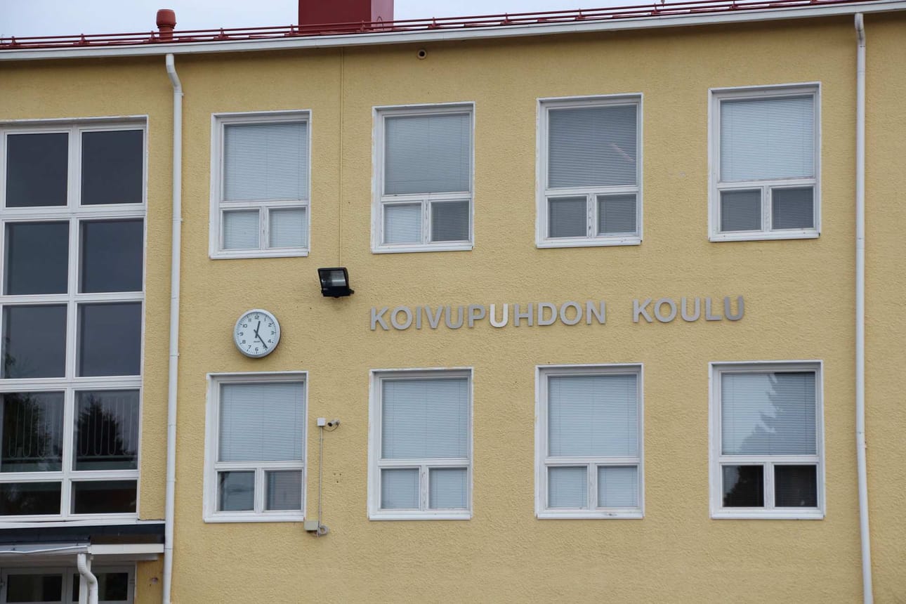 Yksi vaihtoehto esikoulun ja päiväkodin järjestämiseen on rakentaa niille tilat Koivupuhdon koulun yhteyteen.