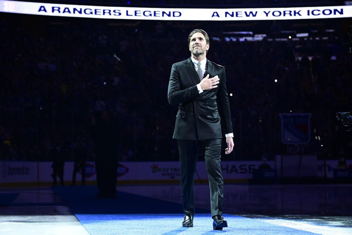 Ennen kotiotteluaan New York Rangers kunnioitti 15 kautta pelannutta ruotsalaismaalivahtia Henrik Lundqvistia, jonka paita nostettiin Madison Square Gardenin kattoon. LEHTIKUVA/AFP
