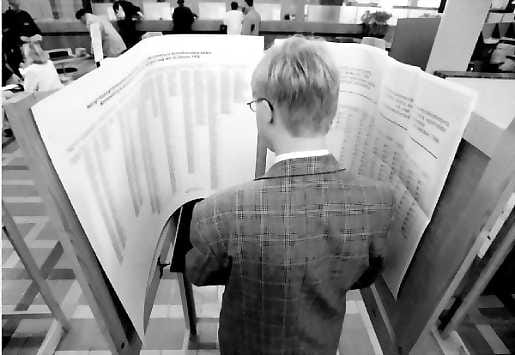 Oikeusministeri Johannes Koskinen pitää yhtenä vaihtoehtona eduskunta- ja kunnallisvaalien niputtamista.