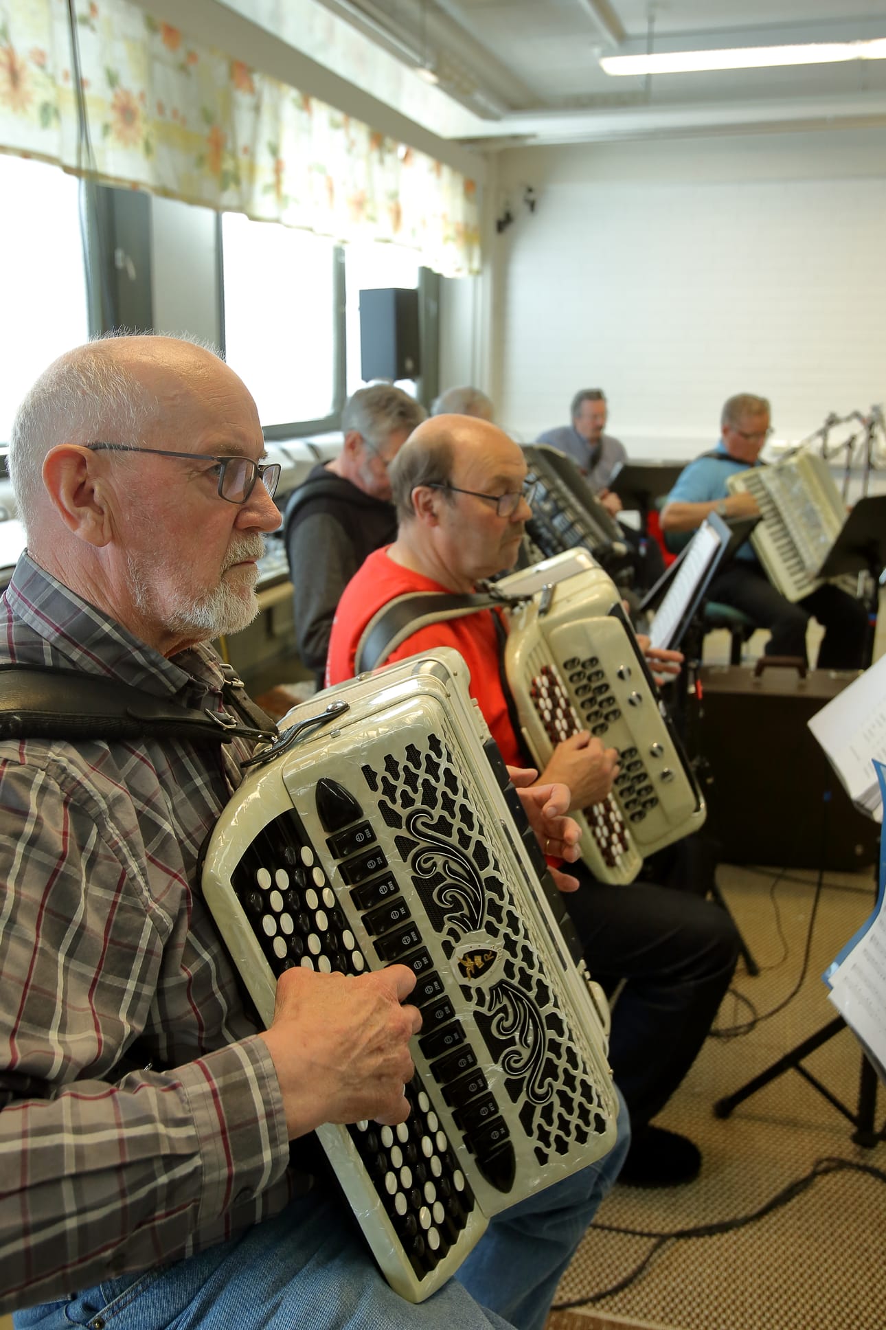Raahen Harmonikkakerhon soittajilla on pitkä kokemus soittoharrastuksestaan.