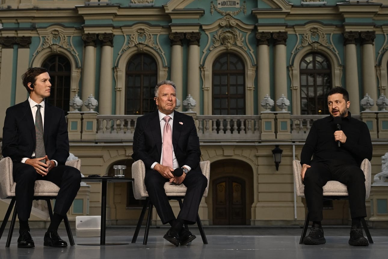Yhdysvaltain Jared Kushner ja Steve Witkoff sekä Ukrainan presidentti Volodymyr Zelenskyi kertoivat tapaamisessa käydyistä keskusteluista sunnuntaina.
