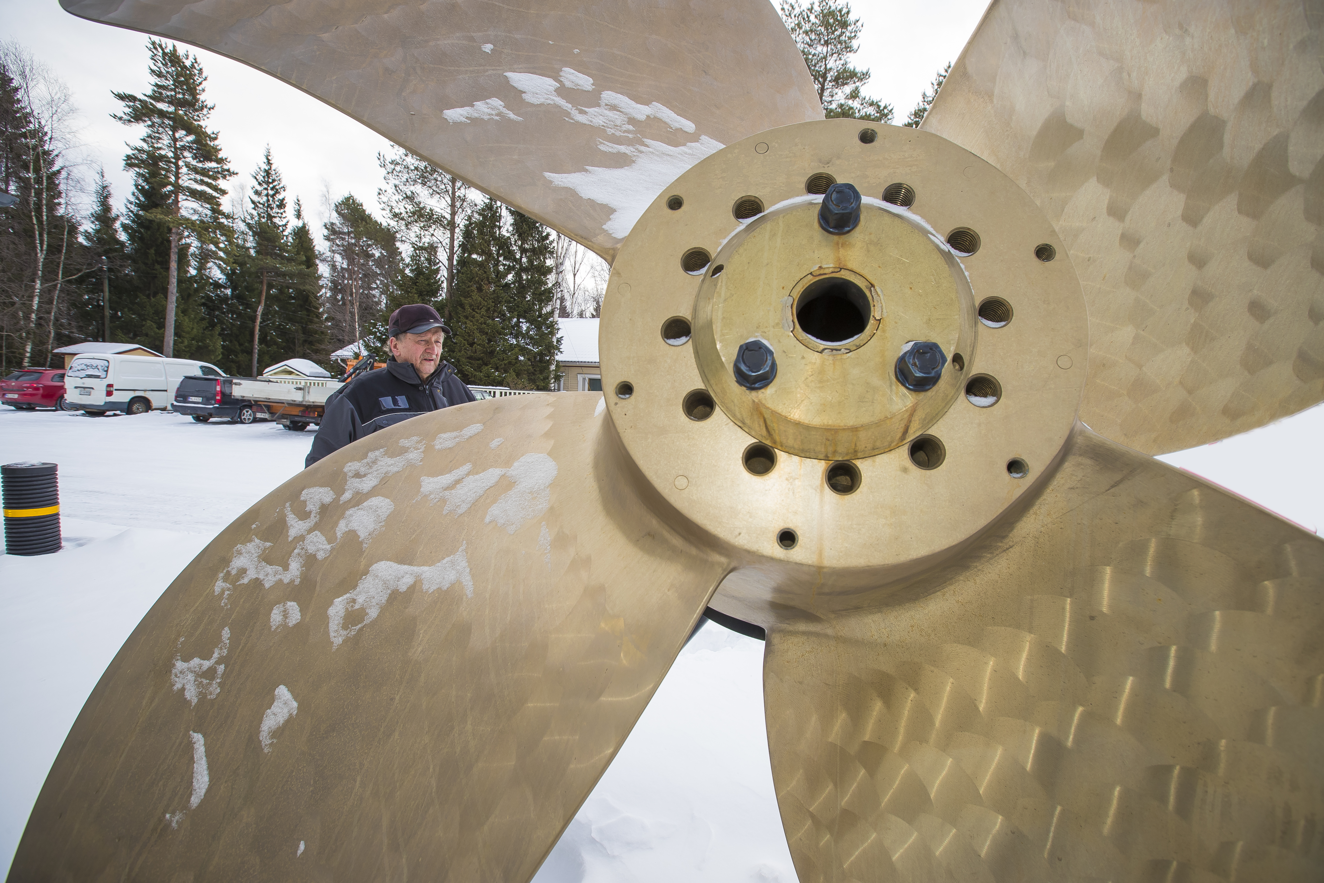 Mettalanmäen turboliittymään nostetaan ensi kesänä pronssinen laivan potkuri.  – Meri on ydinasia tässä. Potkuri viestii rantakaupungista, sanoo potkurin lahjoittaja Teuvo Joensuu.