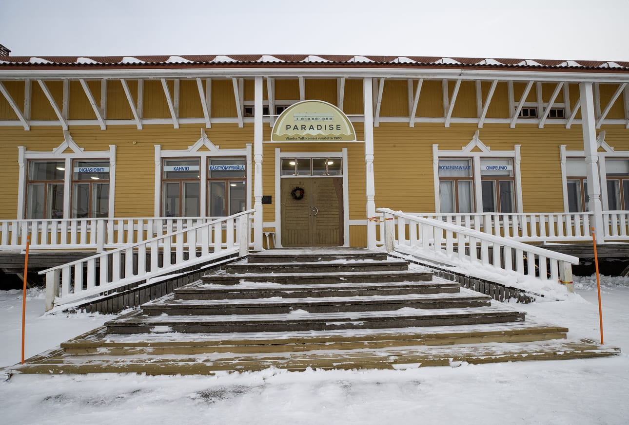Lauantain jouluikkunan koristelusta vastaa Kansalaistalo Konsti ry, joka toimii nyt Paradisen tiloissa.