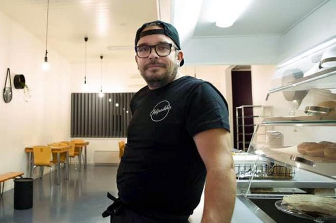 Teemu Kettulan Pelipaikassa Kauhavalla valmistetaan lounaaksi keittoja. ARKISTOKUVA: MARI-JOHANNA KETTULA