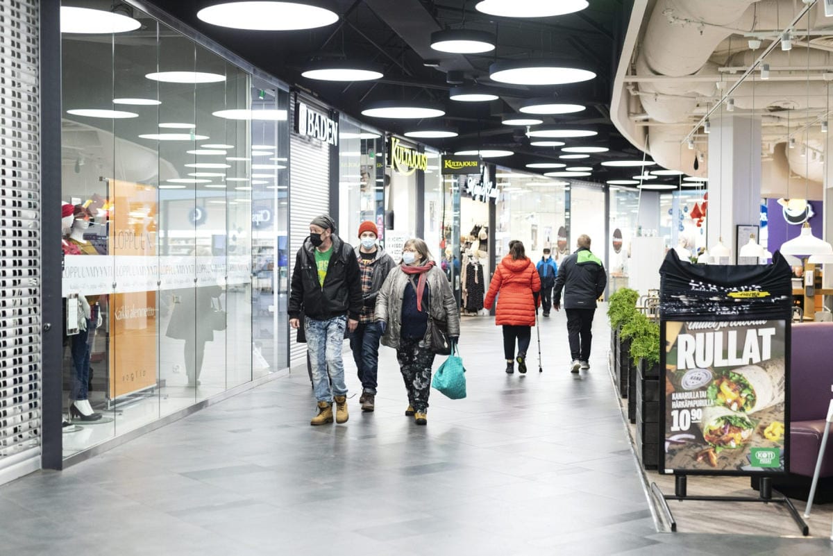 Omikron-viruksen tuoman epävarmuuden arvellaan vaikuttaneen siihen, että luottamus talousnäkymiin synkistyi joulukuussa. LEHTIKUVA / RONI REKOMAA