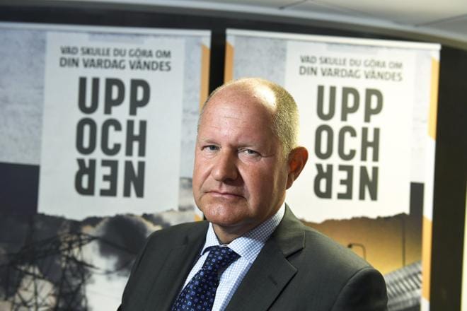 Ruotsin siviilipuolustusviraston pääjohtajan Dan Eliassonin mukaan yhteiskunta muuttuu koko ajan haavoittuvaisemmaksi. Kokonaisia alueita tai kaupunkeja voidaan lamauttaa ilman fyysisiä toimia. KUVA: PONTUS LUNDAHL