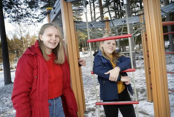 Peppi Impolan (vas.) ja Saana Röytän Luetko sinä? -palkinnoilla kartutetaan luokkaretkirahastoa.