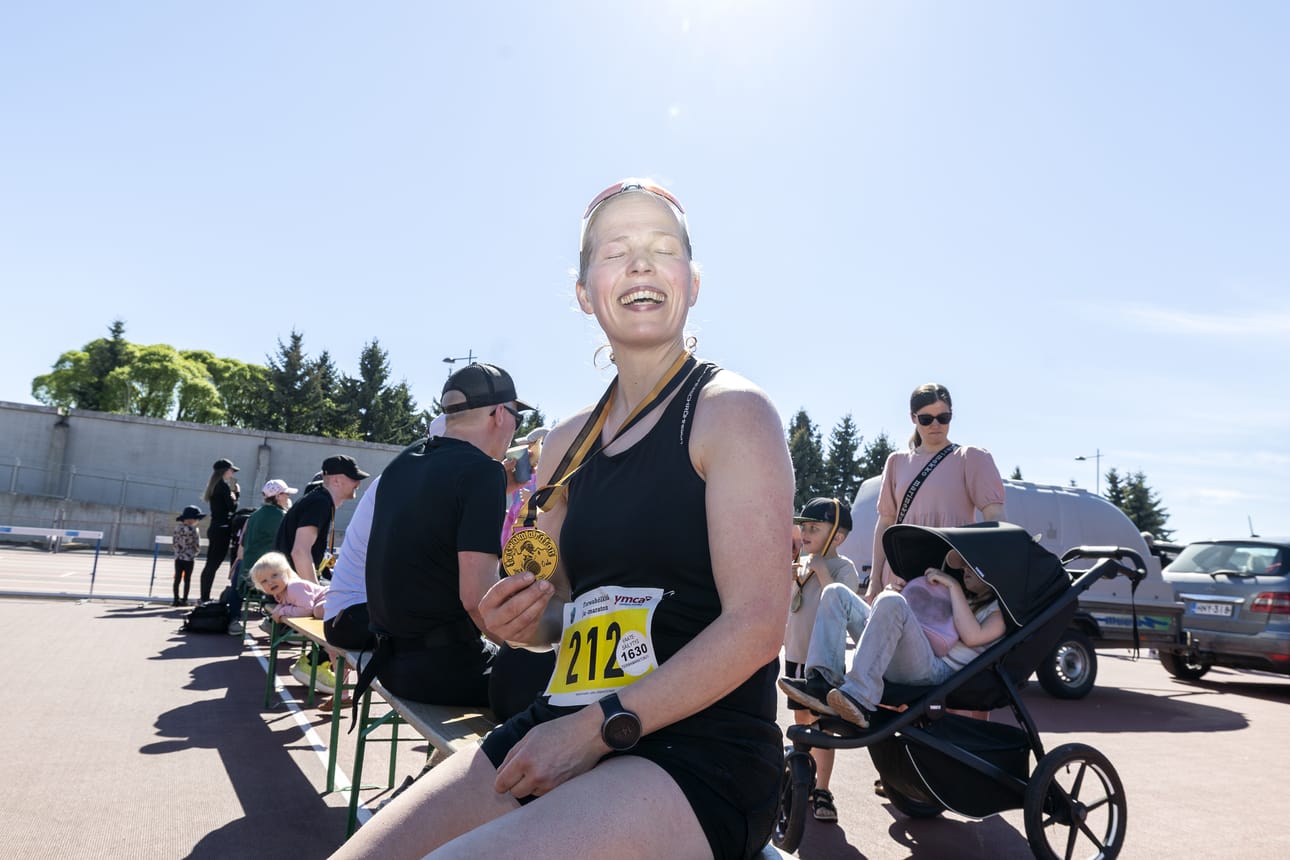 Pälvi Yli-Suvanto osallistui ensimmäiselle maratonilleen. Maalissa Raatin stadionilla saattoi todeta, että rohkea vauhdinjako osui kohdalleen.