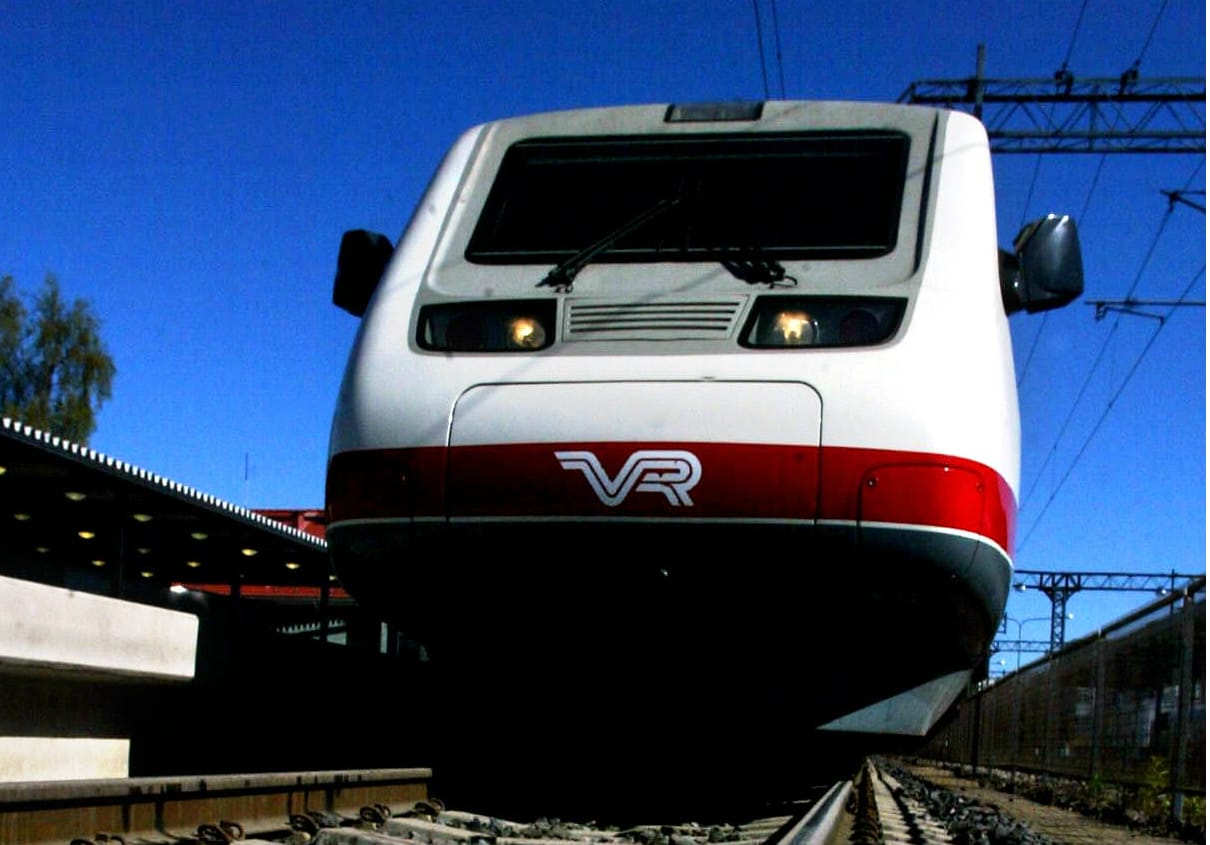 Ilkivalta perui aamujunan Oulussa. Kuvan juna ei liity tapaukseen.