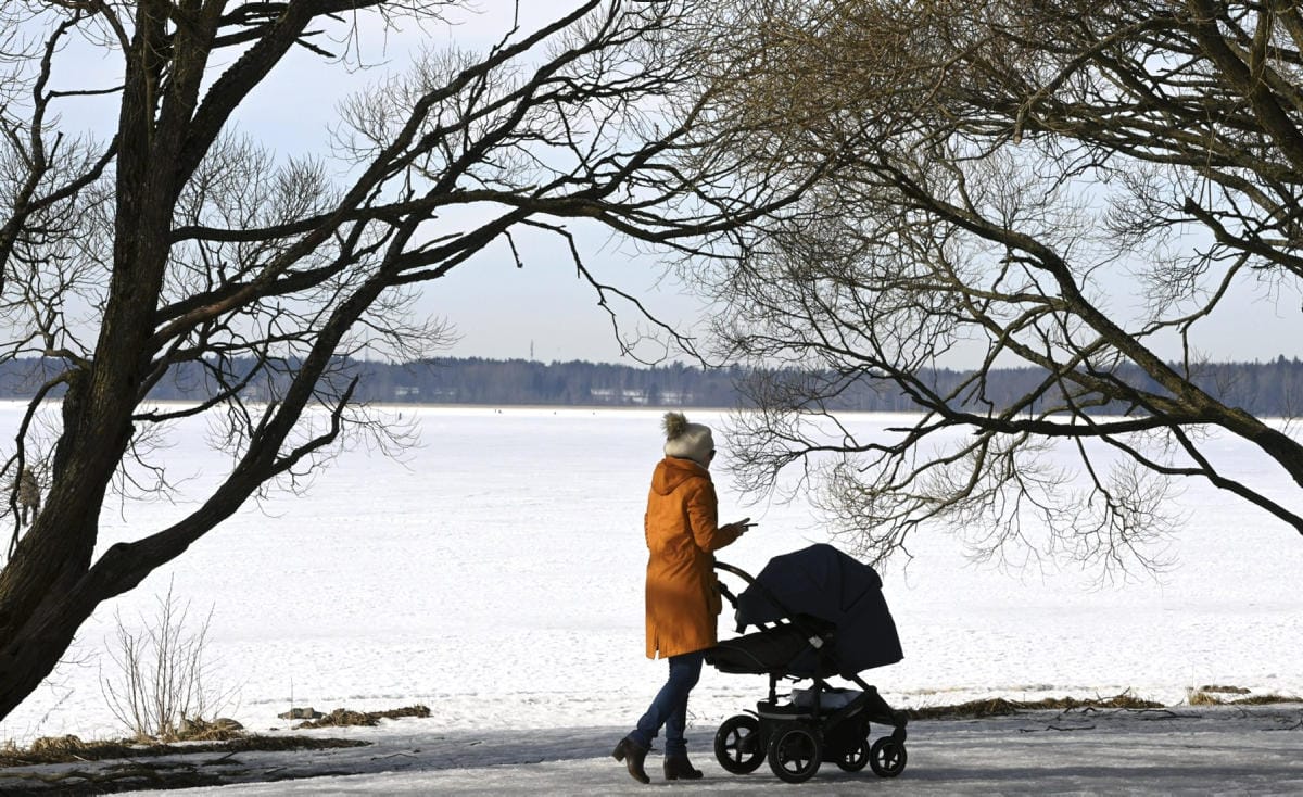 Viikonloppuna ilmamassa kylmenee Suomessa, ja pakkasen purevuutta lisää raju kylmä tuuli. LEHTIKUVA / Heikki Saukkomaa