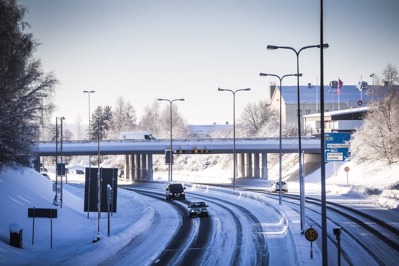 Tommi Ruikan mukaan ristitty Tomminsilta on Hallituskadun jatke, joka ylittää nelostien linja-autoaseman vierestä.