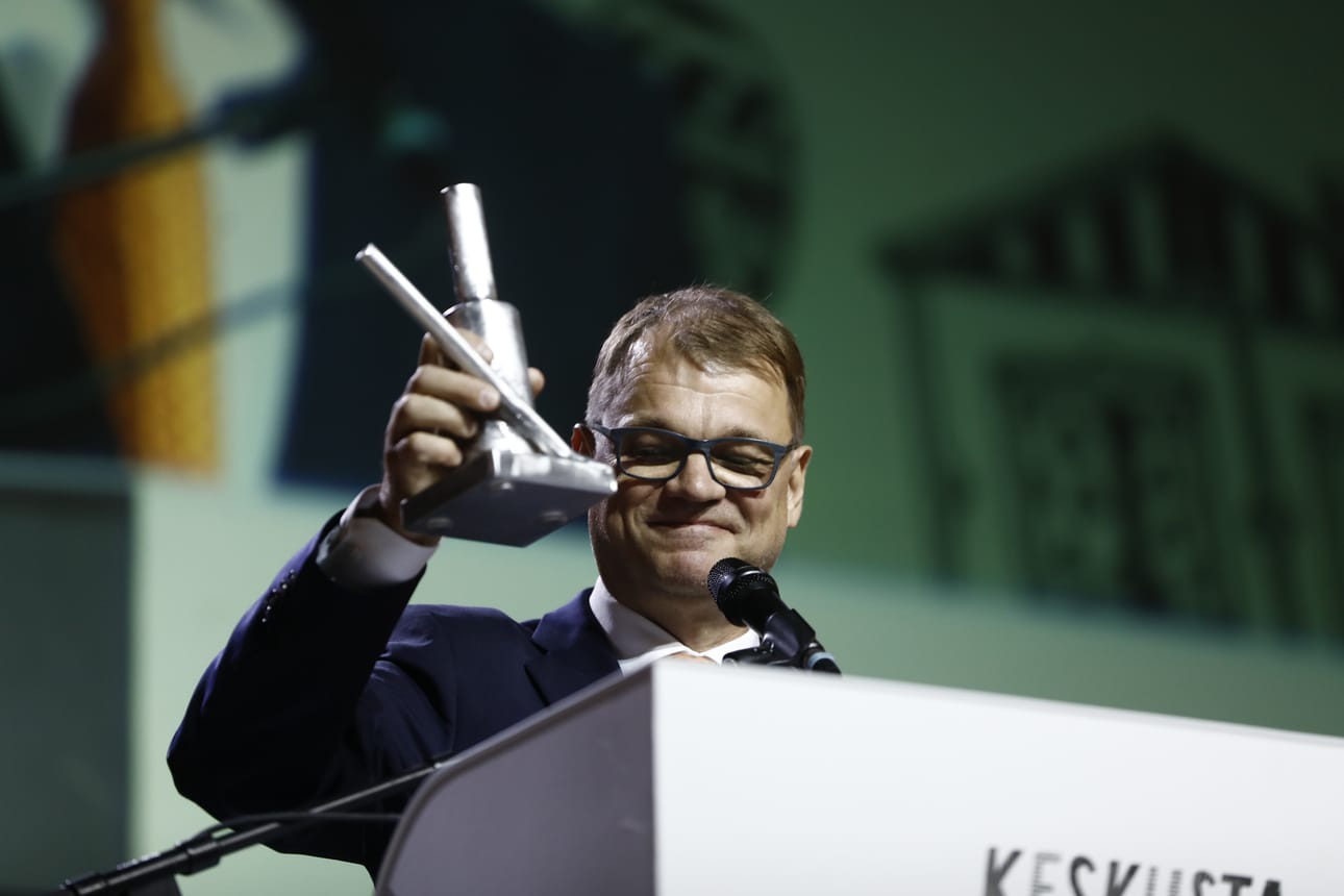 Sipilä lupasi antaa uudelle puheenjohtajalle alumiinisen nuijan ja tunkin, joilla puolueen kannatusta voi nostaa.