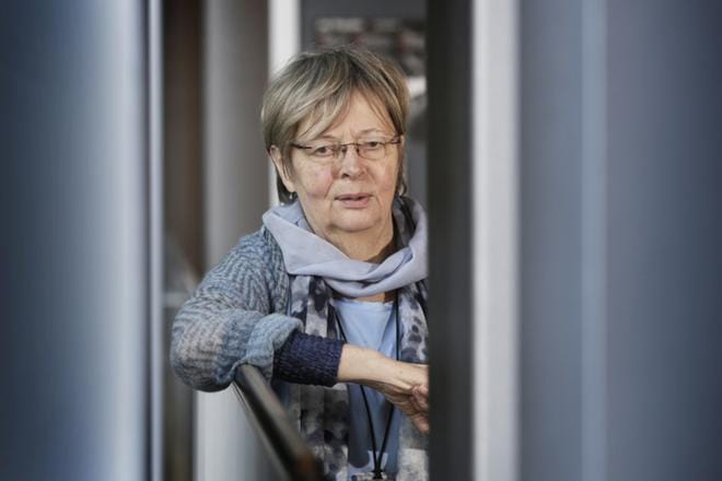 Oululainen Liisa Jaakonsaari, 73, valittiin ensimmäistä kertaa eduskuntaan vuonna 1979. Pian tulee 40 vuotta töitä täyteen Suomen ja Euroopan parlamenteissa. KUVA: Pekka Karhunen