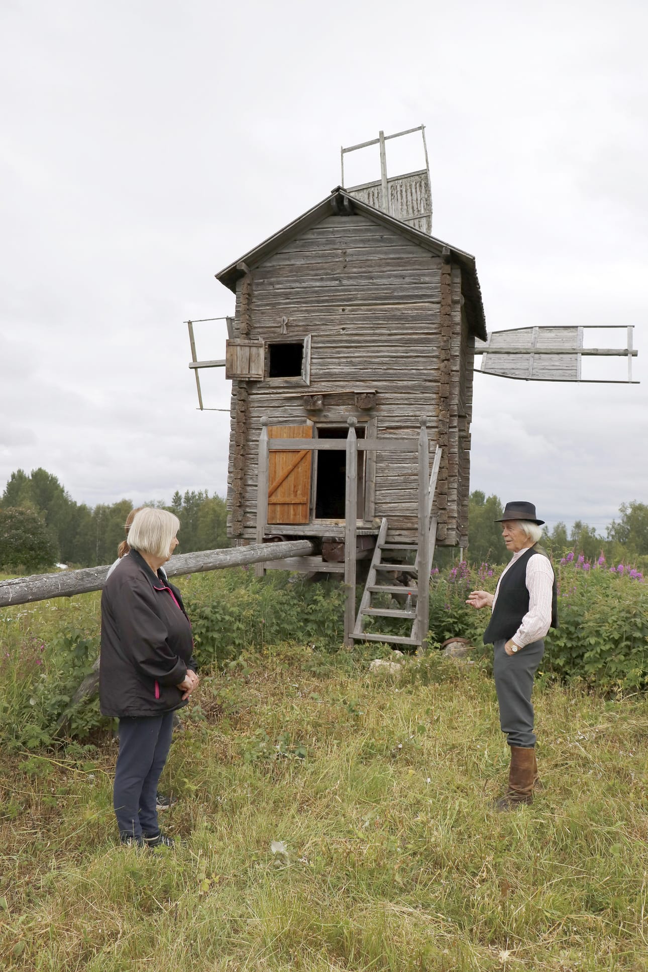 Vuonna 1902 rakennettua myllyä esitteliJouko Mustonen.