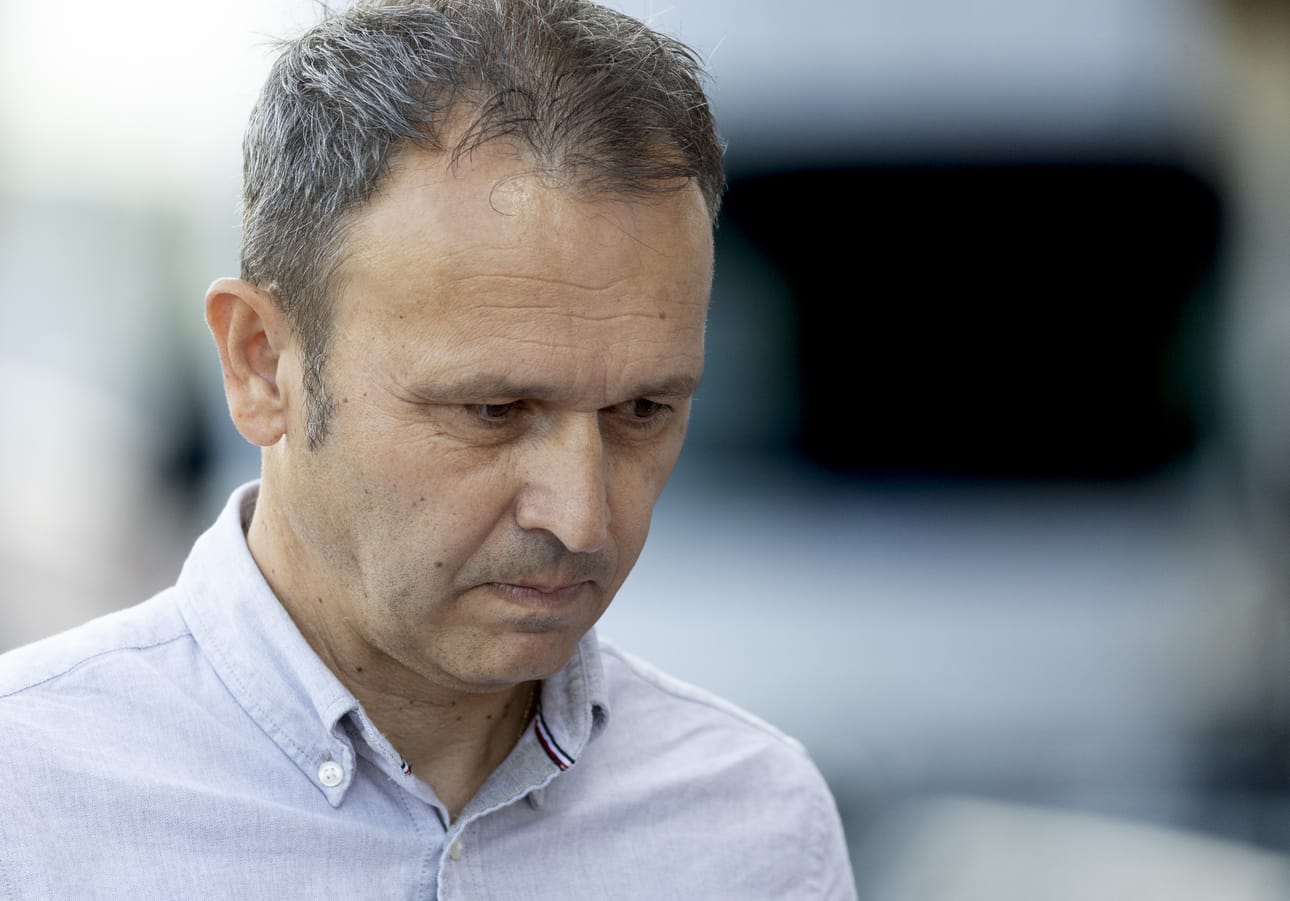 Kreikkalainen päävalmentaja Konstantinos Bratsos sai potkut sen jälkeen, kun hänet ajettiin jo kolmannen kerran ulos liigaottelussa.