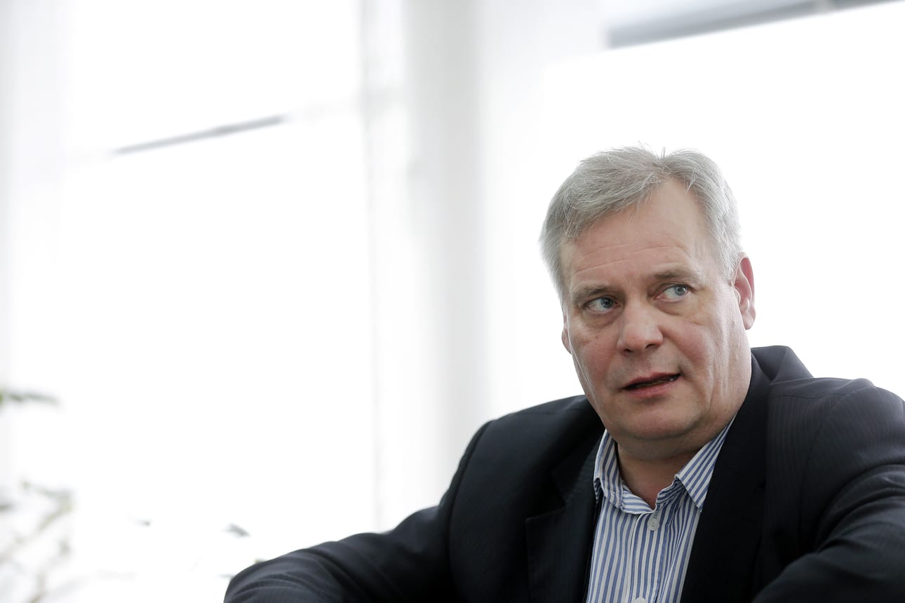 Antti Rinnettä (sd.) huolestuttaa, mitä tapahtuu valtio-omistajan mahdollisuuksille vaikuttaa työpaikkojen pysymiseen Suomessa.