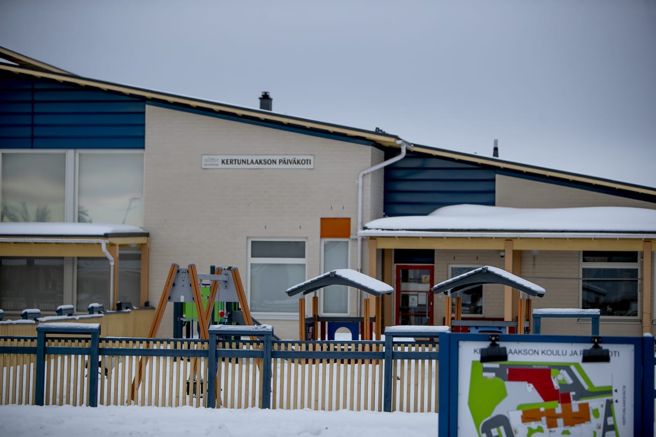 Seinäjoen varhaiskasvatusjohtaja kertoo, että avoimia paikkoja on ympäri kaupunkia. Esimerkiksi Kertunlaakson päiväkotiin haetaan kahta vakituista työntekijää.
