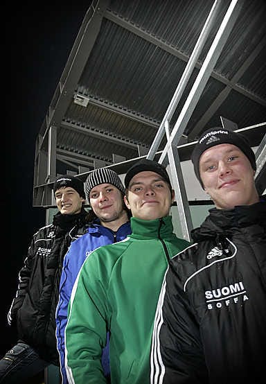 Pertti Virtanen (edessä), Jukka Loukkola, Samuli Koivuniemi ja Markus Kumpuoja ovat kypsymässä kärkitason jääpalloilijoiksi.