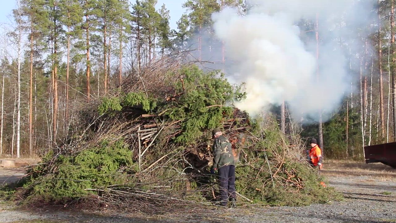 Pääsiäiskokko Wanhan Woiman alueella.
