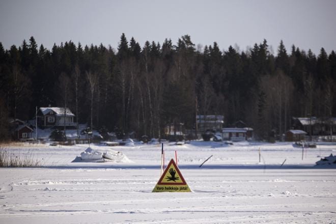 Virtauskohtiin on tänä vuonna tullut varoituskyltit.