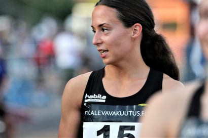 Elisabet Salmela ennätysvauhdissa Tampereen Pirkkahallissa